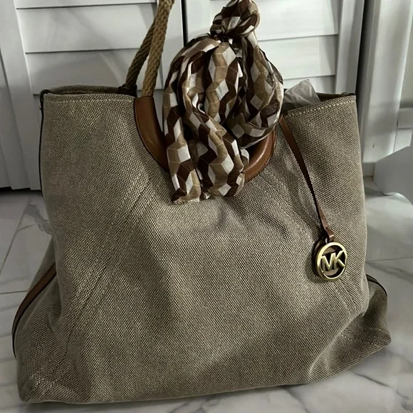 Michael kors shoulder bag